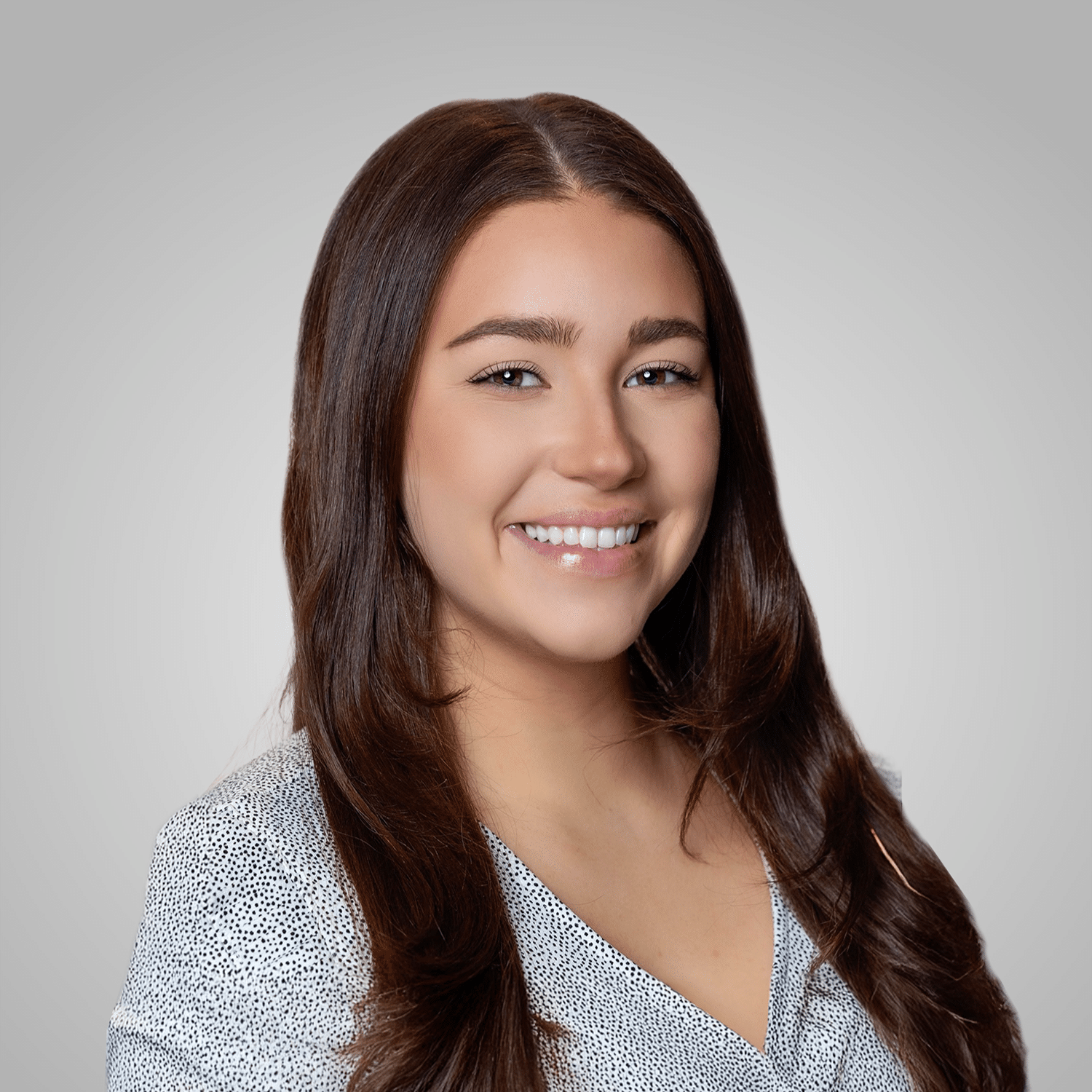 kerkering-square Smiling person with long brown hair and blouse.